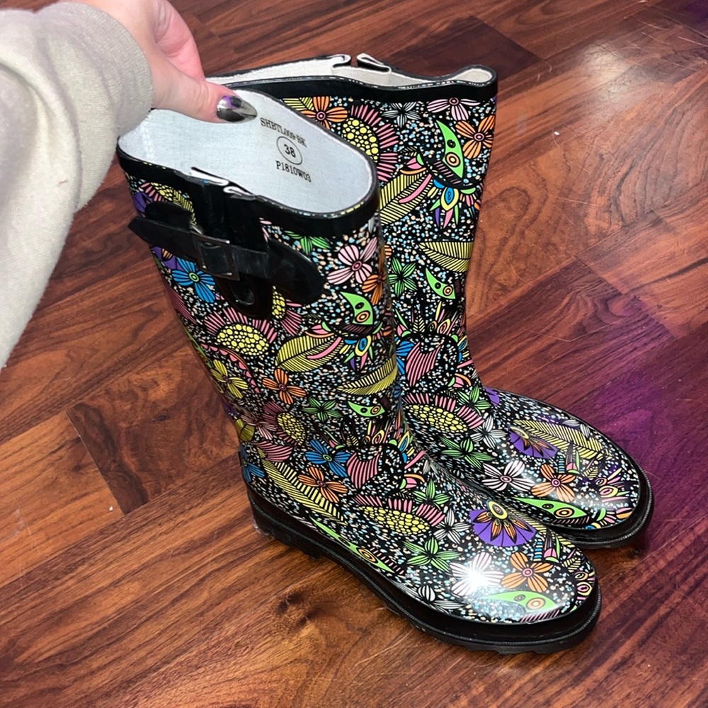 Women’s rain boots, lightly worn